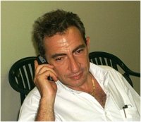 Thierry nous commande une pizza (  nos frais, pas aux vtres ) Qu'il est mignon au tlphone, n'est-ce pas ?